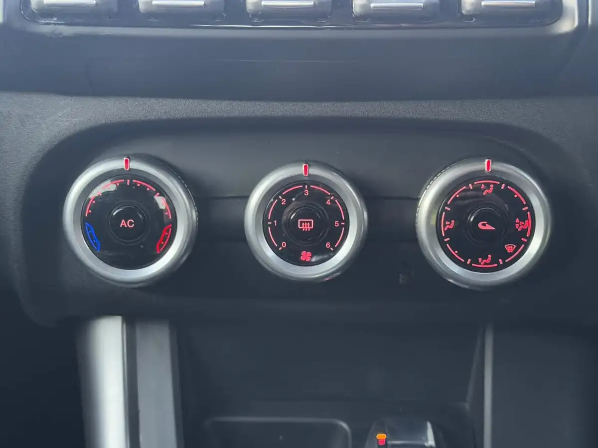 2013-alfa-romeo-giulietta-14-collezione-120bhp-big-45