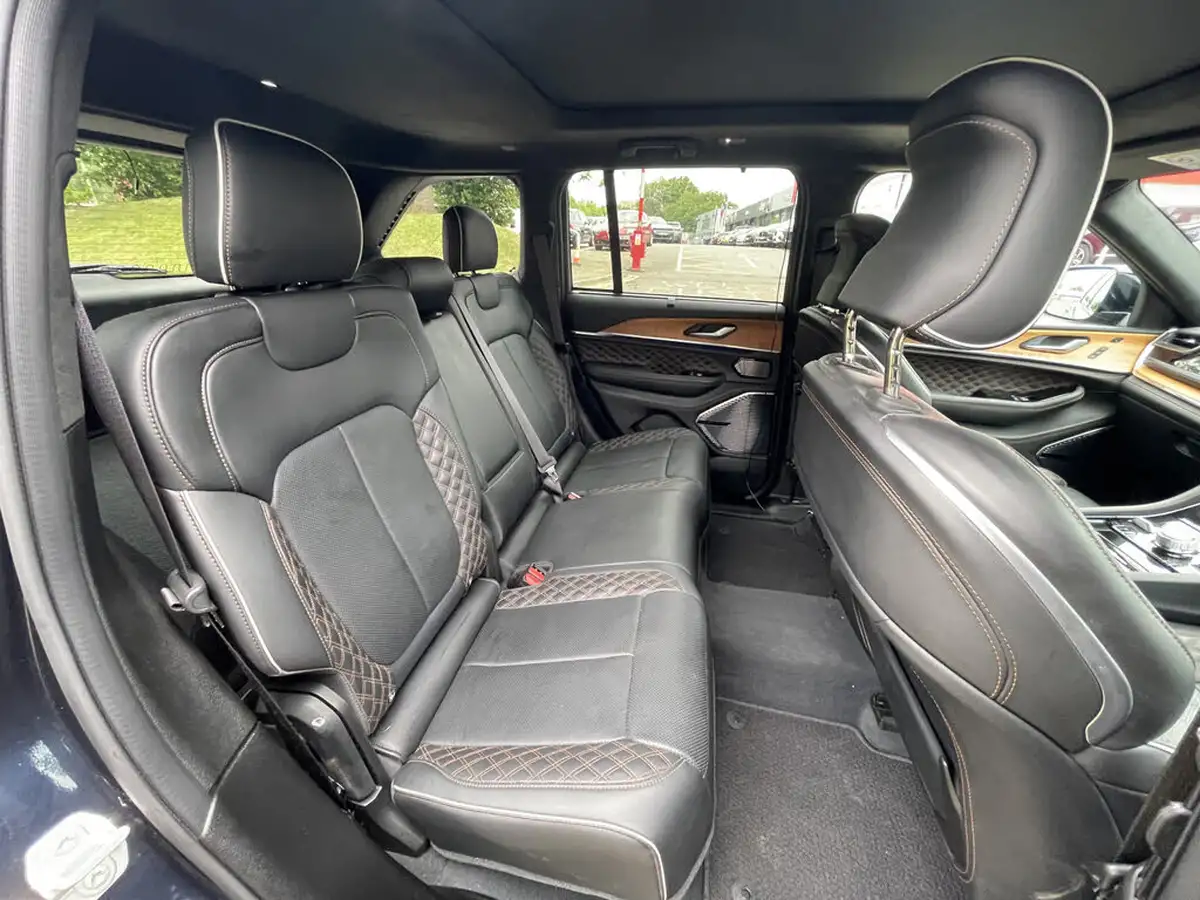 2023-jeep-grand-cherokee-20-gme-summit-reserve-big-16