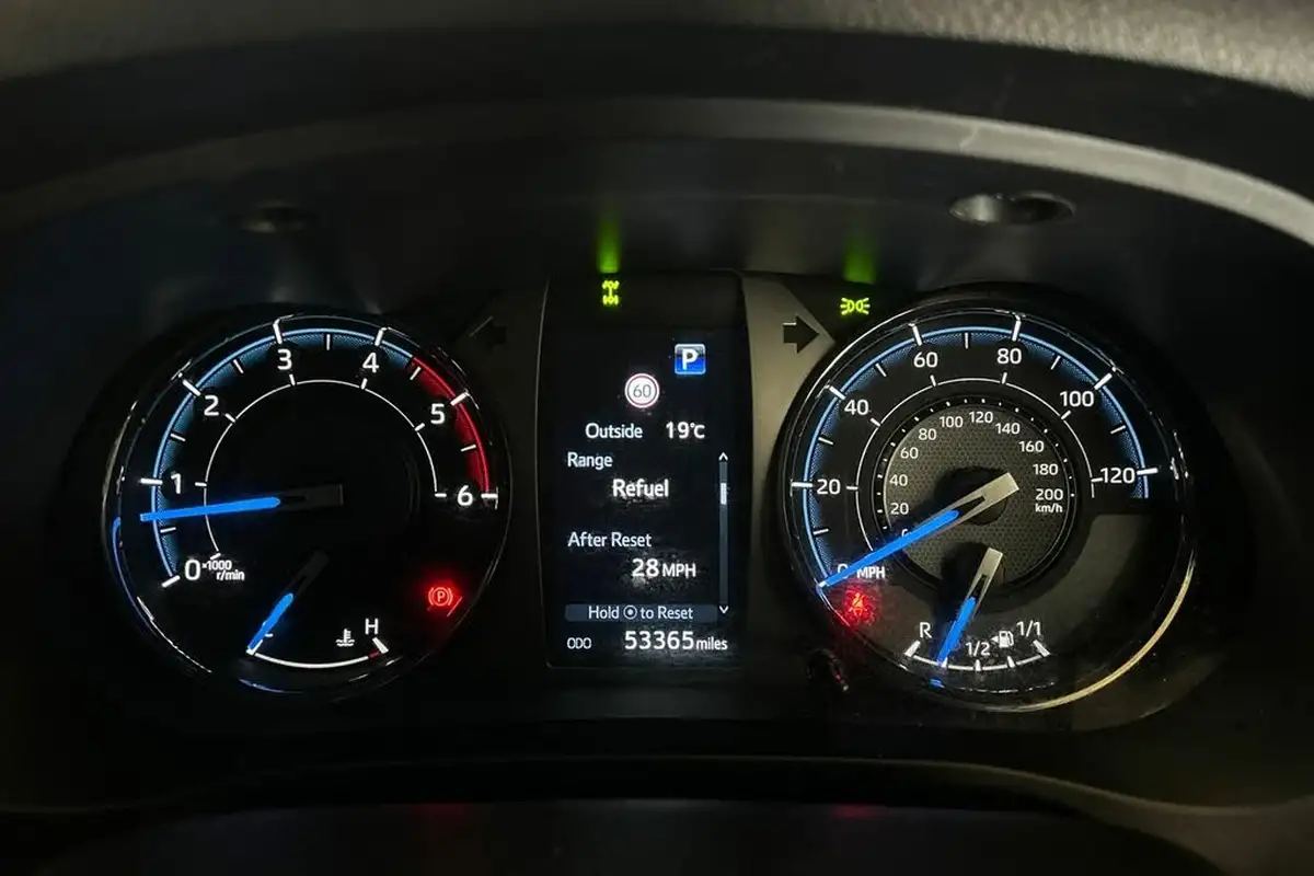 2022-toyota-hi-lux-28d-4d-invincible-x-204hpeu6d-2755cc-auto-big-9