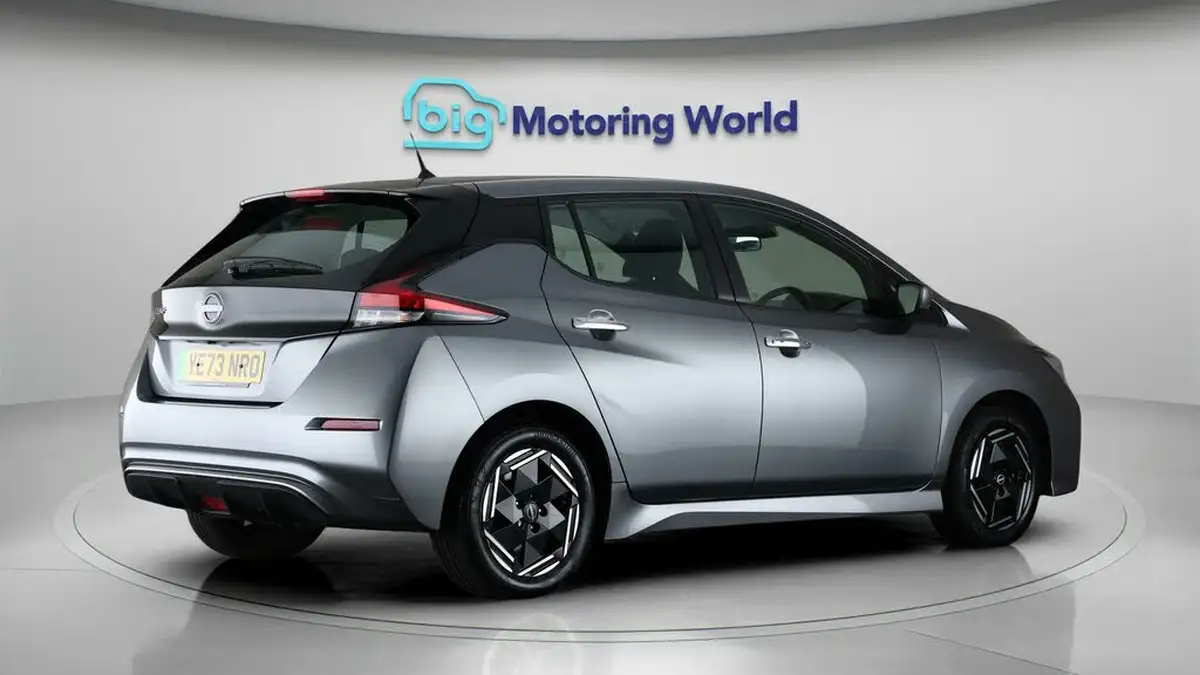 2023-nissan-leaf-e-acenta-39kwh-big-7
