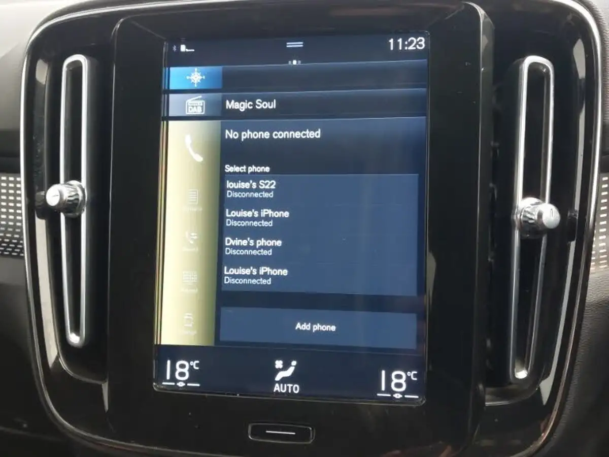 2020-volvo-xc40-15-t3-r-design-big-16