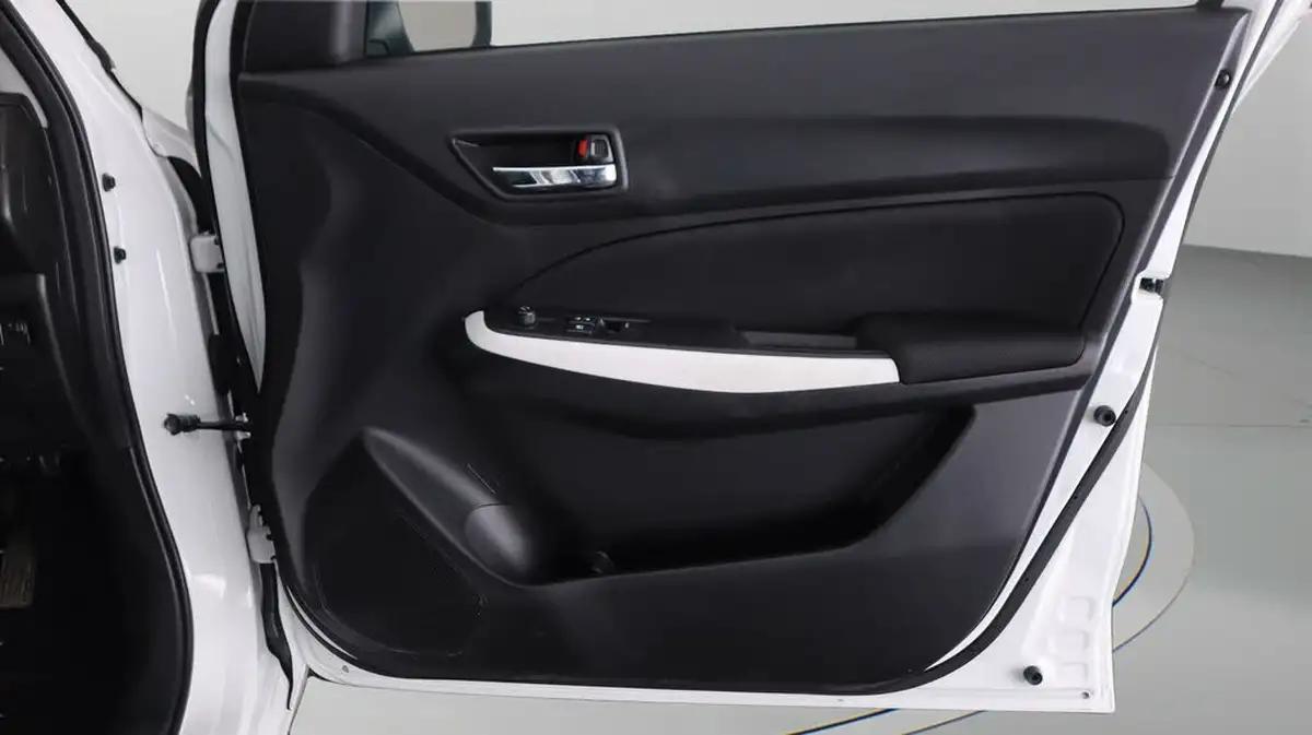2019-suzuki-swift-12-dualjet-attitude-big-14