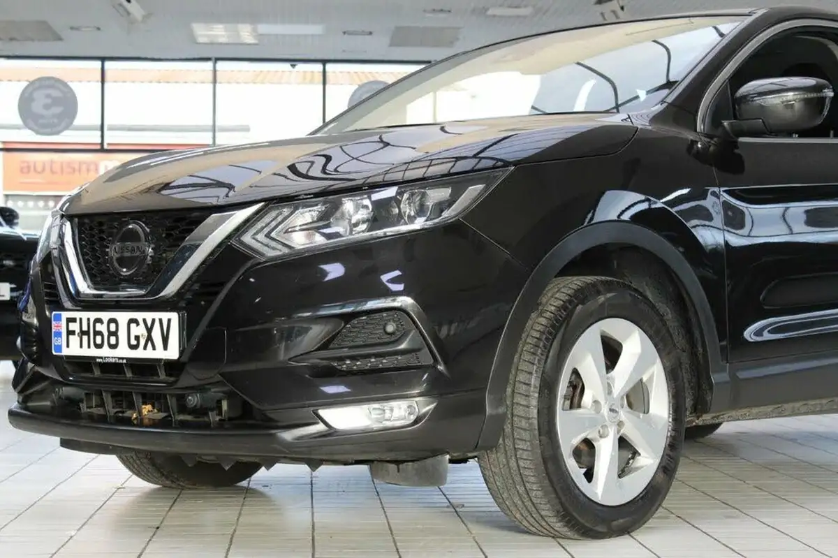 2019-nissan-qashqai-15dci-acenta-premium-heat-pack-big-2