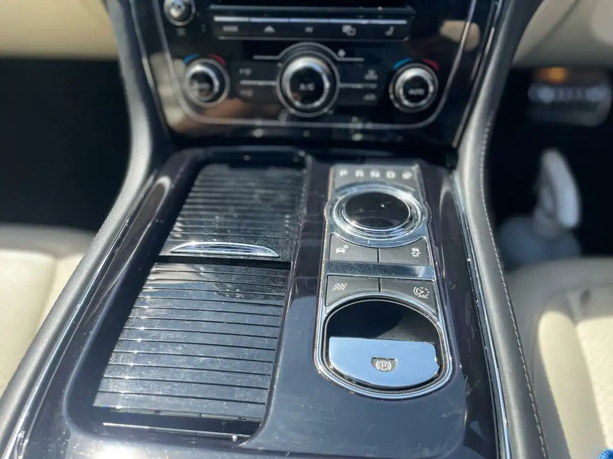 2014-jaguar-xj-series-30td-xj-portfolio-swb-auto-big-38