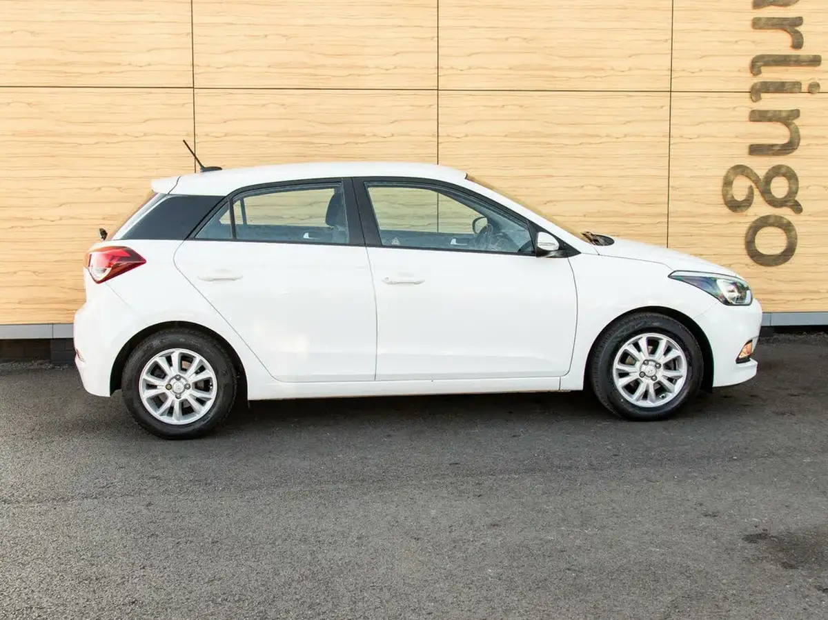 2016-hyundai-i20-12-se-hatchback-5d-big-11