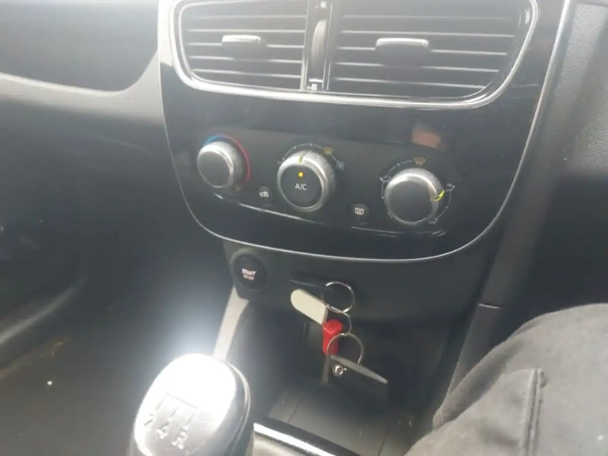 2017-renault-clio-12-dynamique-nav-big-15