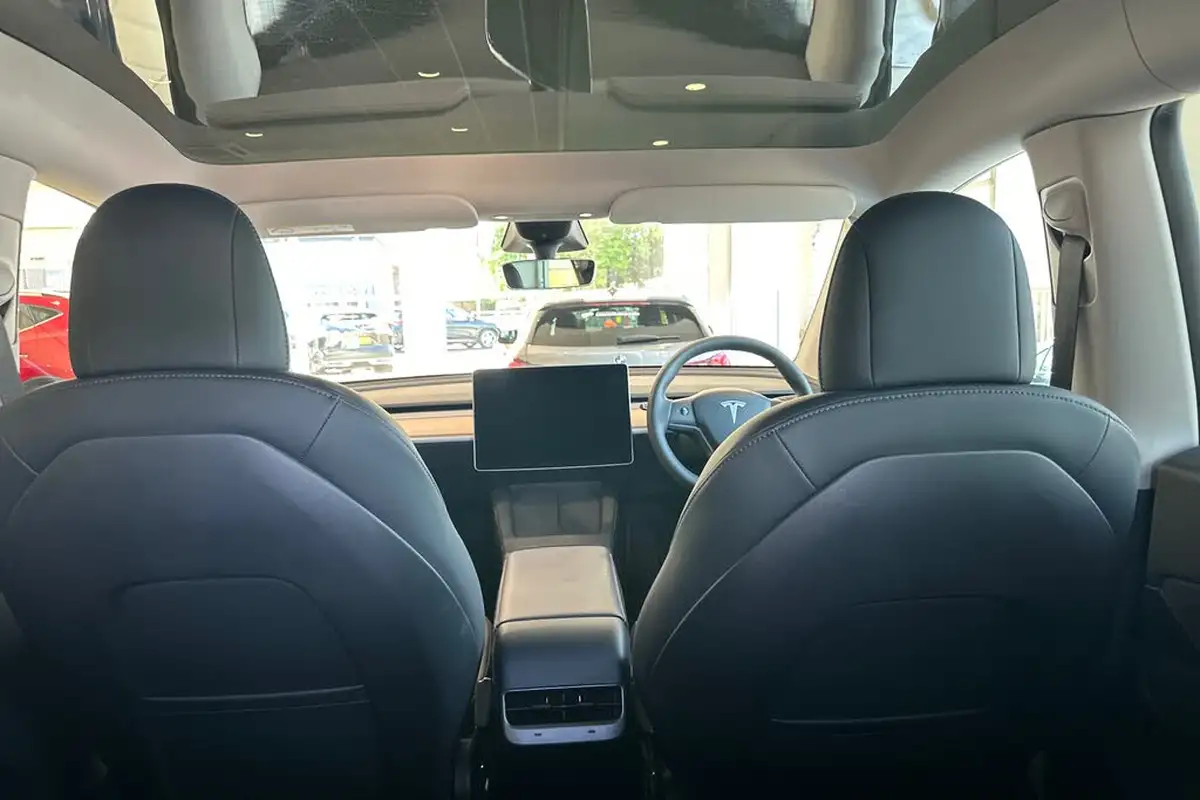2022-tesla-model-y-e-long-range-big-25