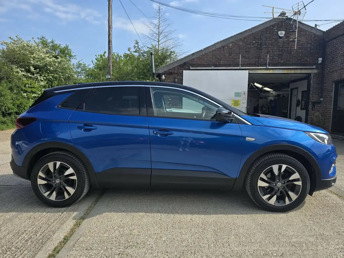 2018-vauxhall-grandland-x-15td-sport-nav-big-3