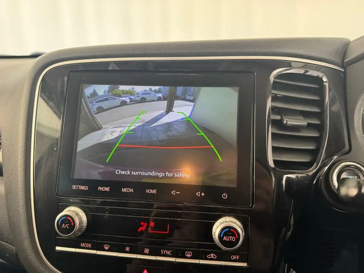 2020-mitsubishi-outlander-24-design-phev-big-28