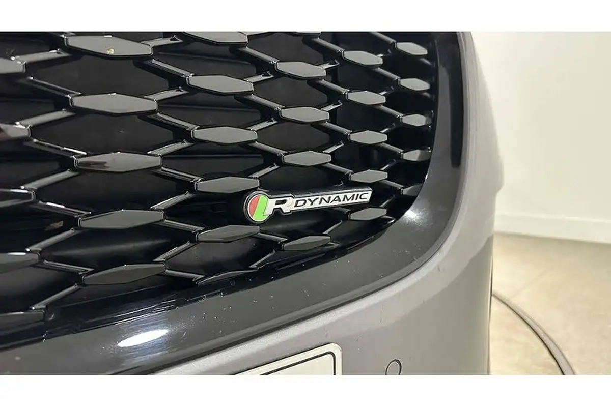 2023-jaguar-e-pace-15-p300e-r-dynamic-black-big-15