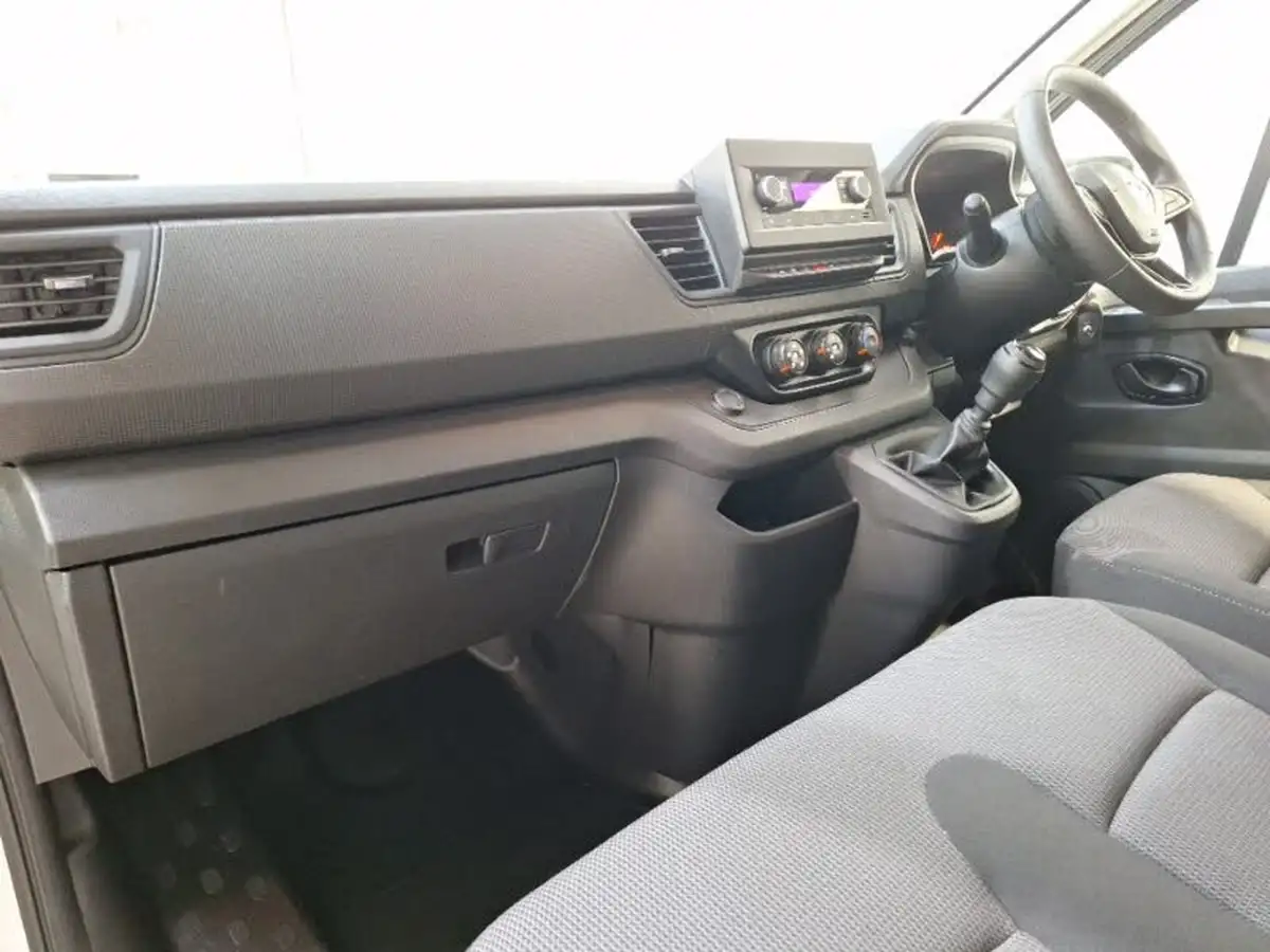 2022-renault-trafic-20dci-ll30-130-business-panel-big-4