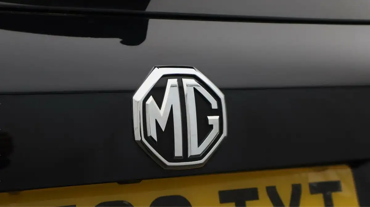 2022-mg-hs-15t-gdi-exclusive-162ps-dct-big-22
