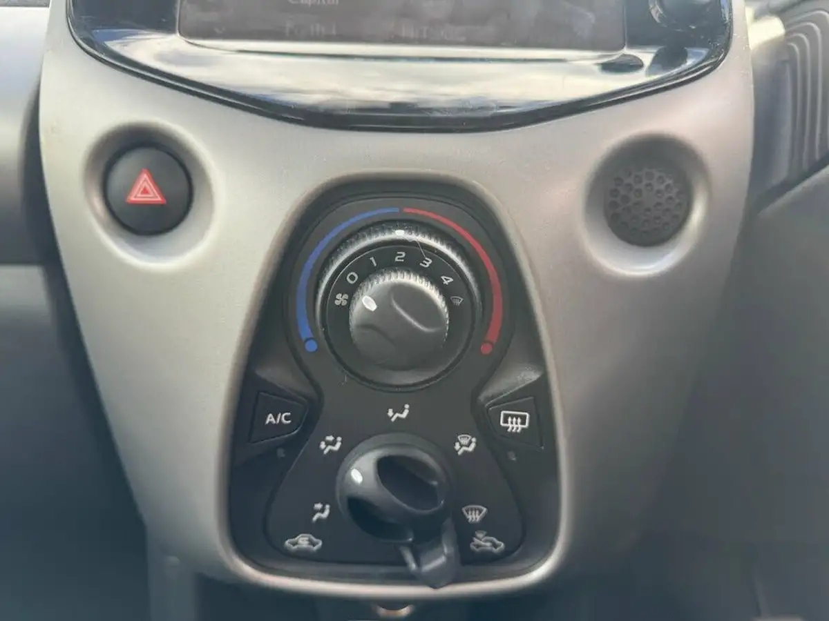 2017-citroen-c1-12-puretech-feel-5d-big-19