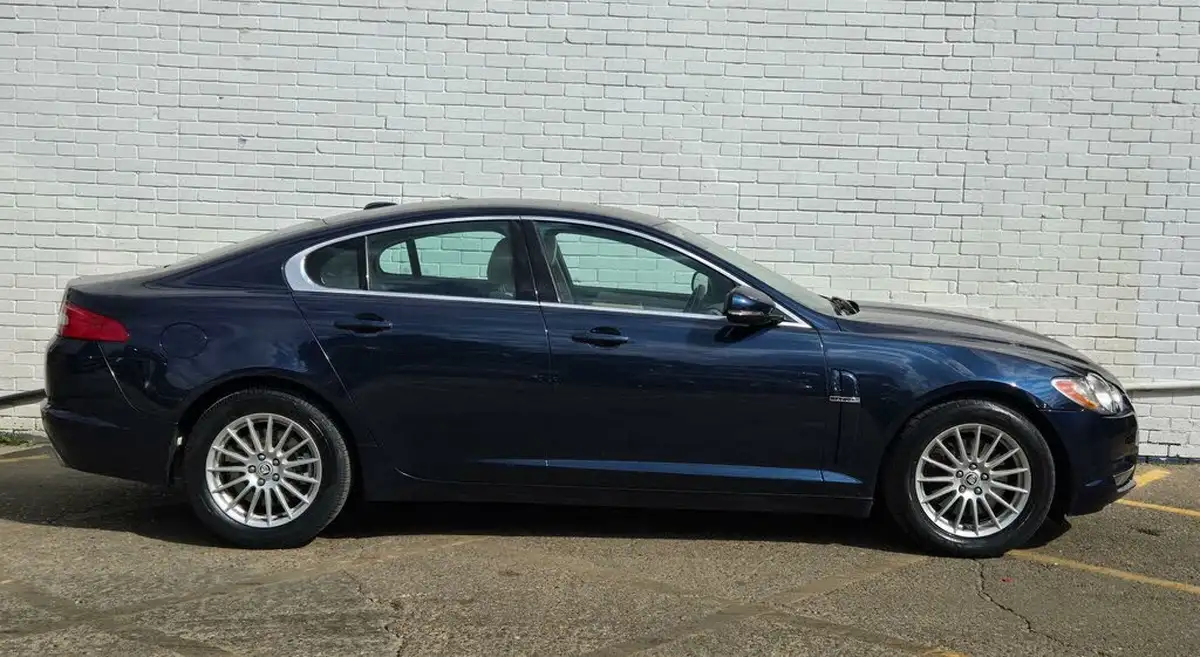 2010-jaguar-xf-30-luxury-big-3