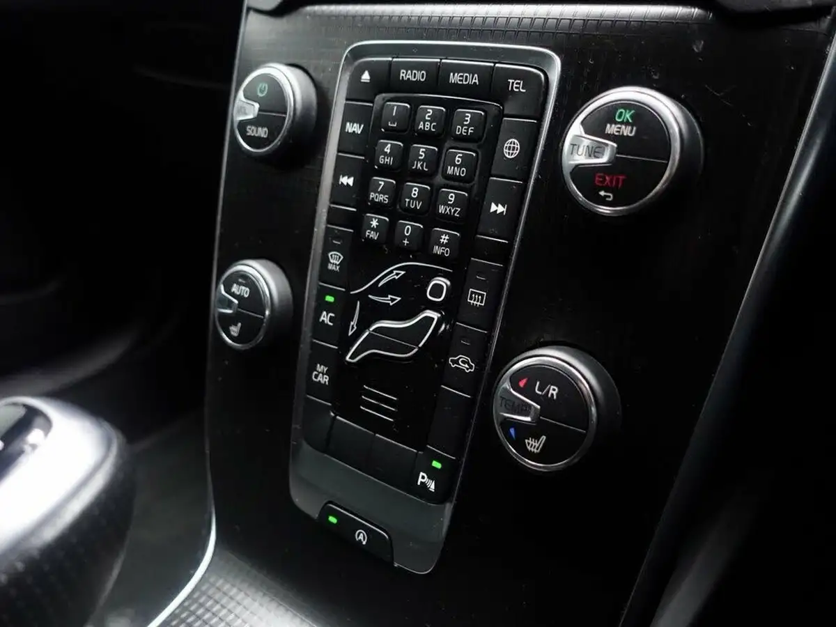 2018-volvo-v40-20-t3-r-design-nav-plus-big-29