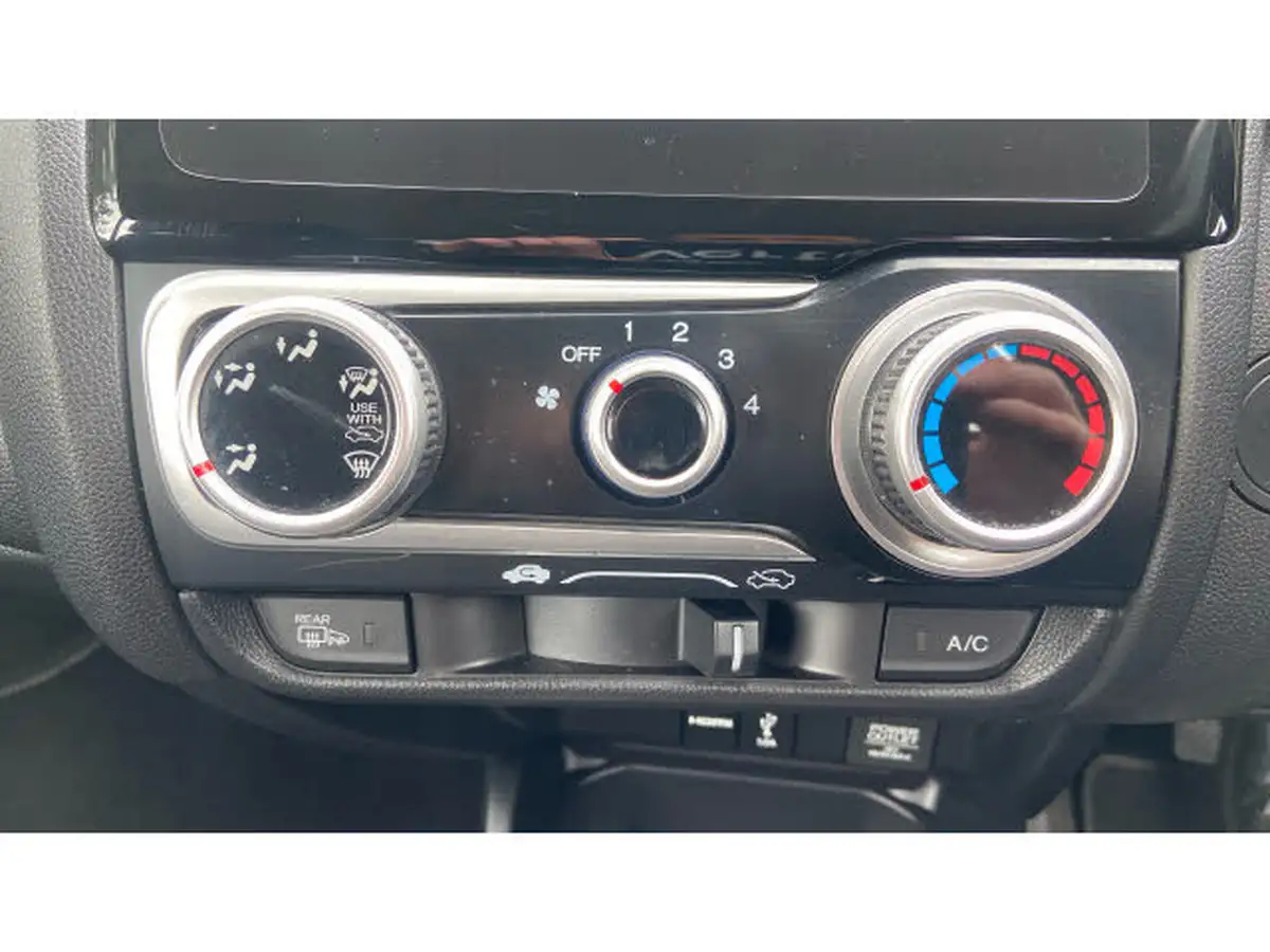 2018-honda-jazz-13-i-vtec-se-cvt-big-34