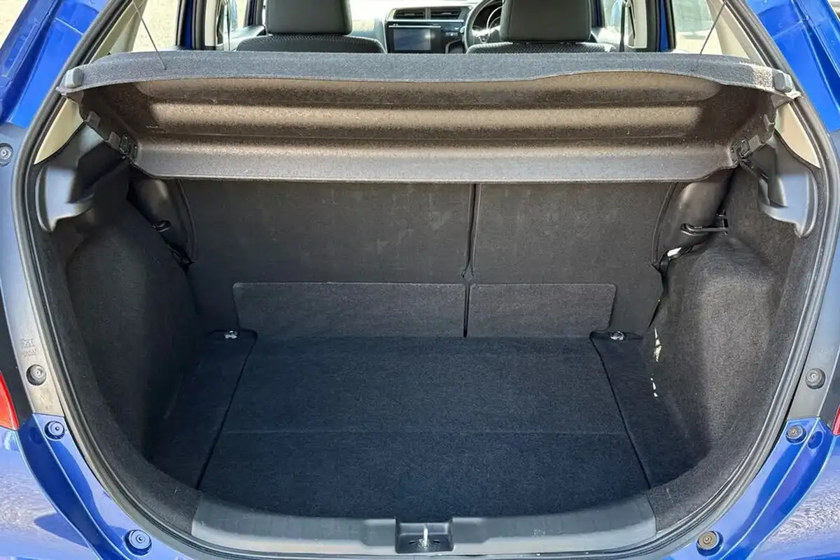 2019-honda-jazz-13-i-vtec-se-cvt-big-7