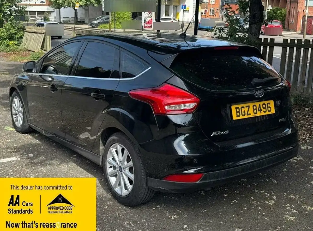 2016-ford-focus-10t-titanium-125ps-hatchback-auto-big-2