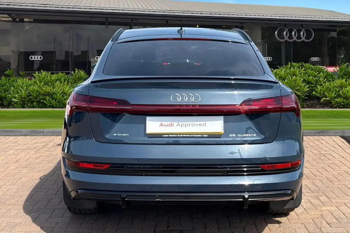 2023-audi-e-tron-55e-black-edition-sportback-big-3