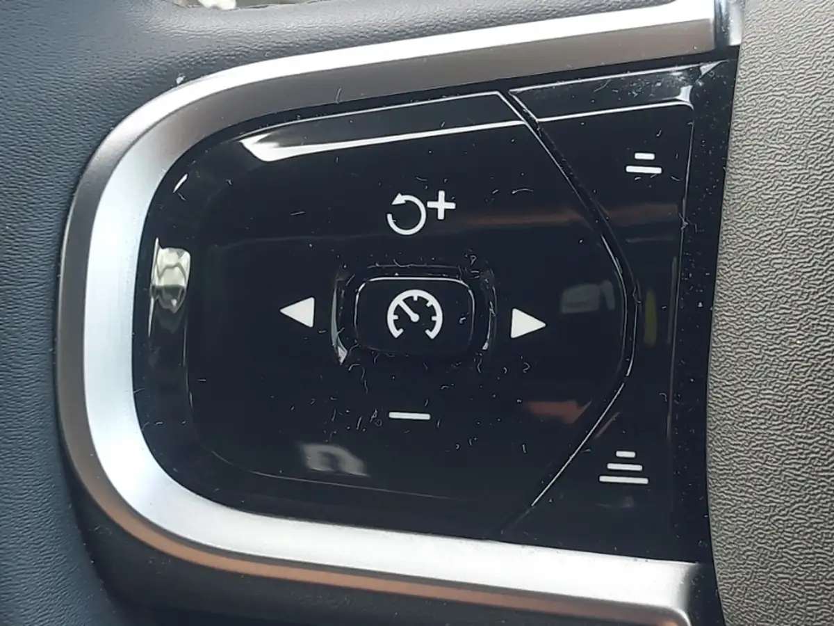 2022-volvo-xc60-20td-b4-plus-big-16