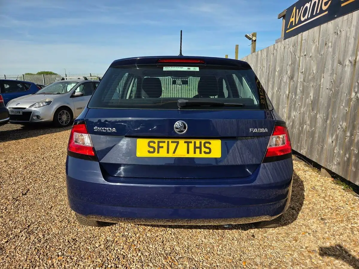 2017-skoda-fabia-10-mpi-s-hatchback-big-3