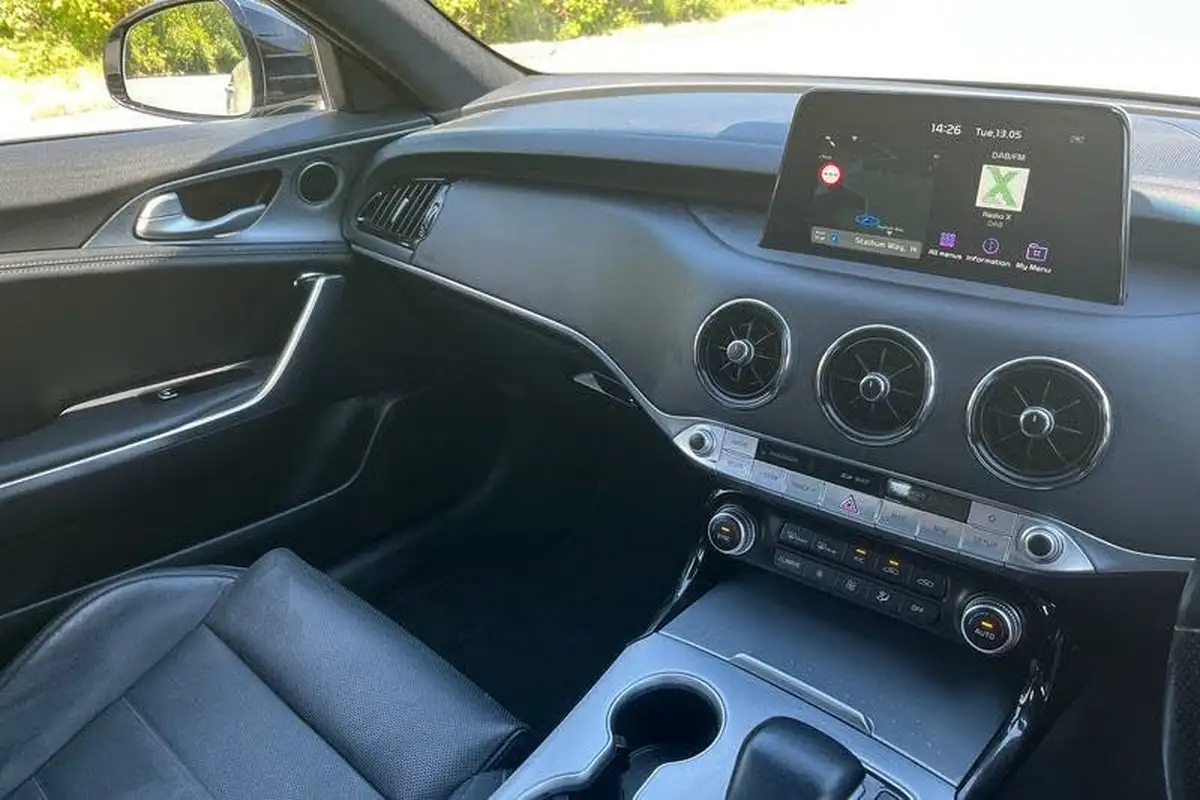 2019-kia-stinger-20-t-gdi-gt-line-244bhp-big-22