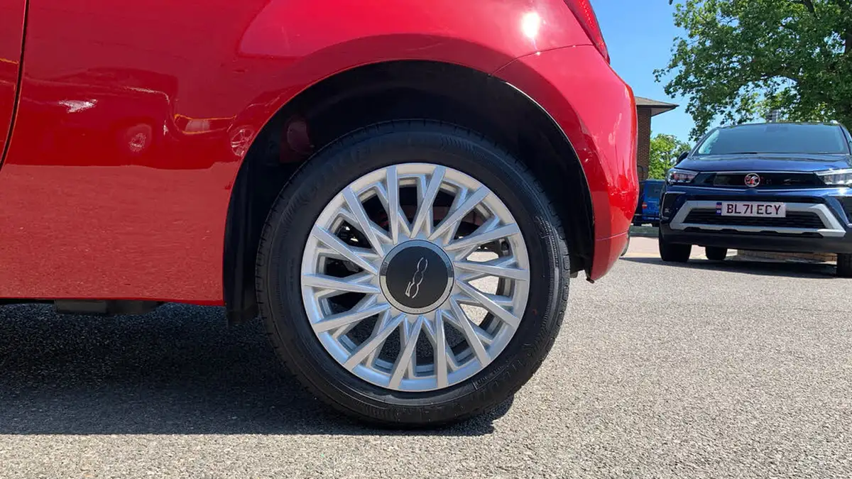 2025-fiat-500-10-big-14
