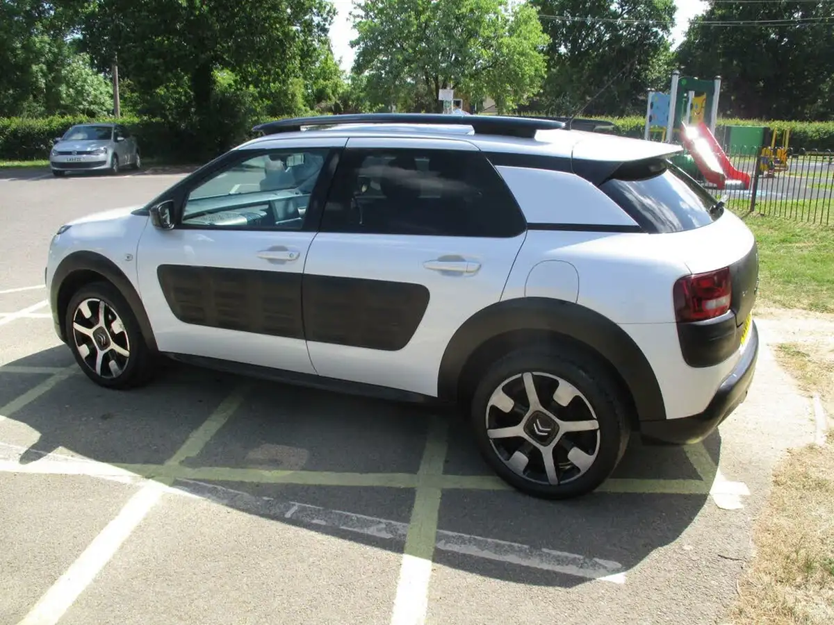 2016-citroen-c4-cactus-16bluehdi-flair-edition-big-16