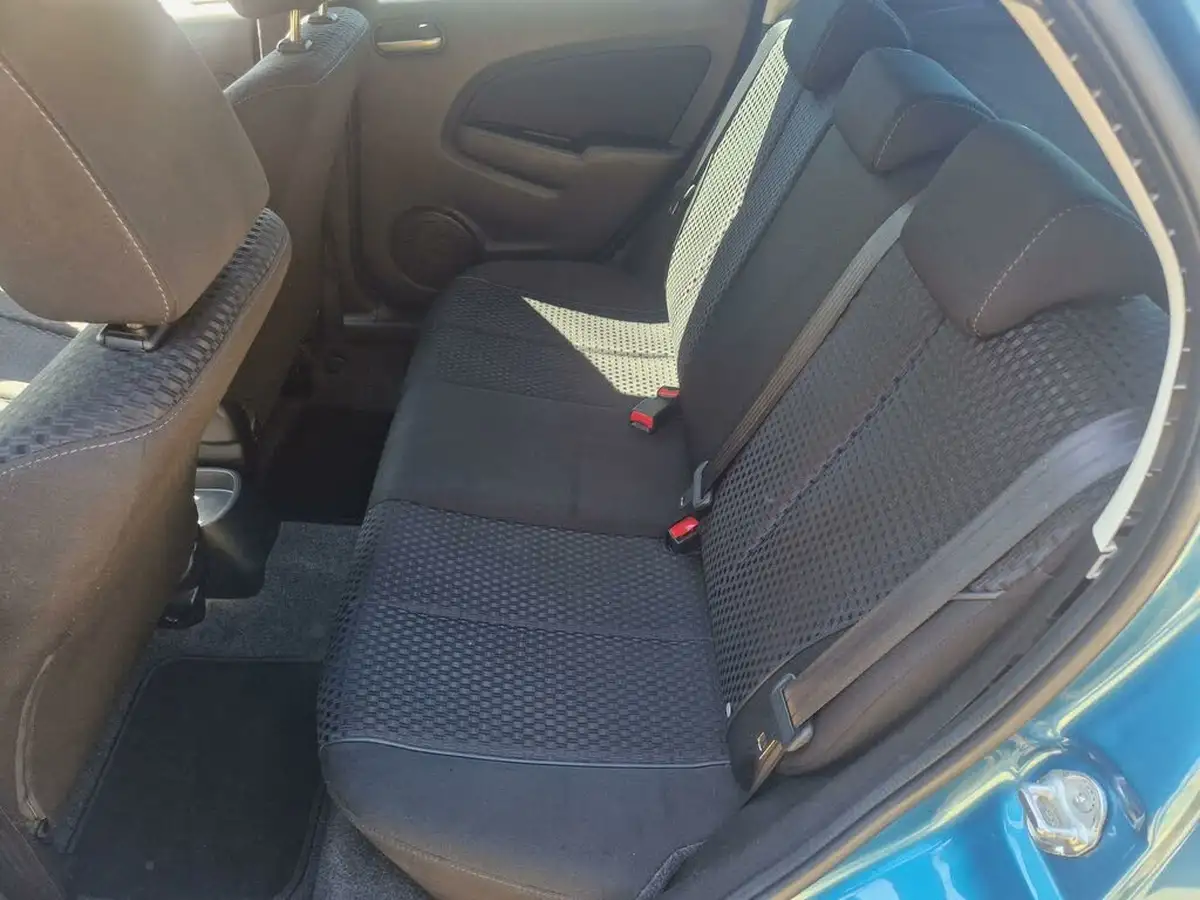 2014-mazda-mazda2-13-sport-venture-big-41
