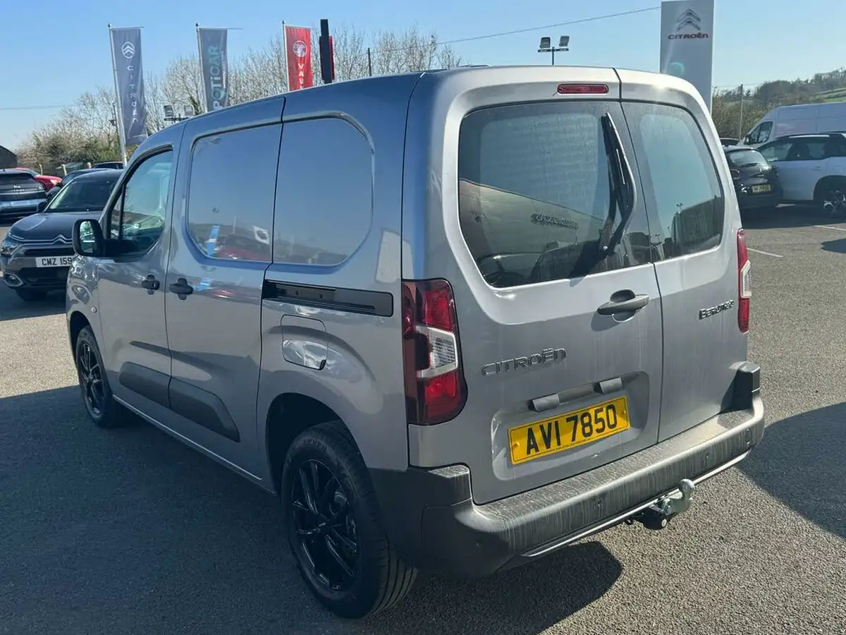 2025-citroen-berlingo-15-bluehdi-m-enterprise-130pseu6e-eat8-big-5