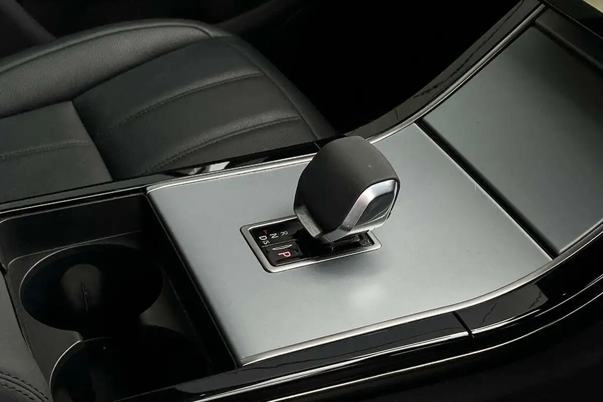 2024-land-rover-range-rover-evoque-15-p300e-s-big-21