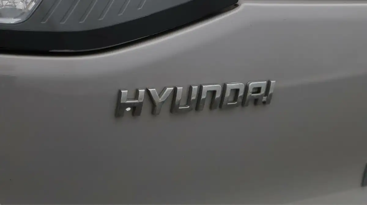 2022-hyundai-ioniq-e-premium-se-electric-big-22