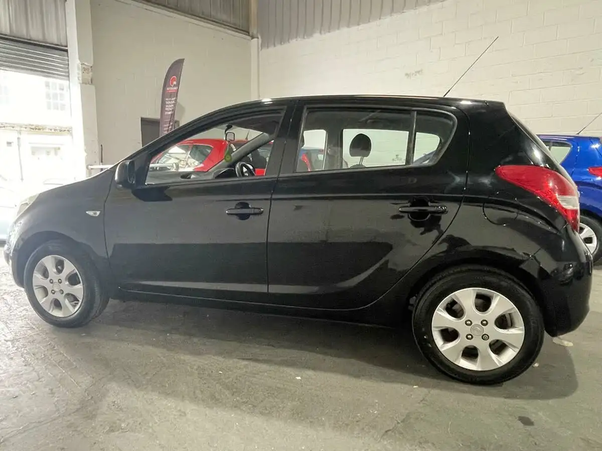 2010-hyundai-i20-12-comfort-5d-big-8