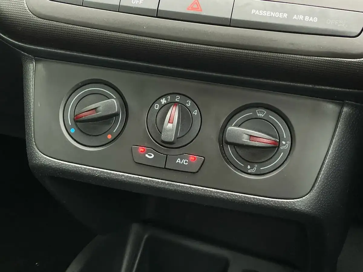 2014-seat-ibiza-12-fr-105ps-sportcoupe-3d-big-13