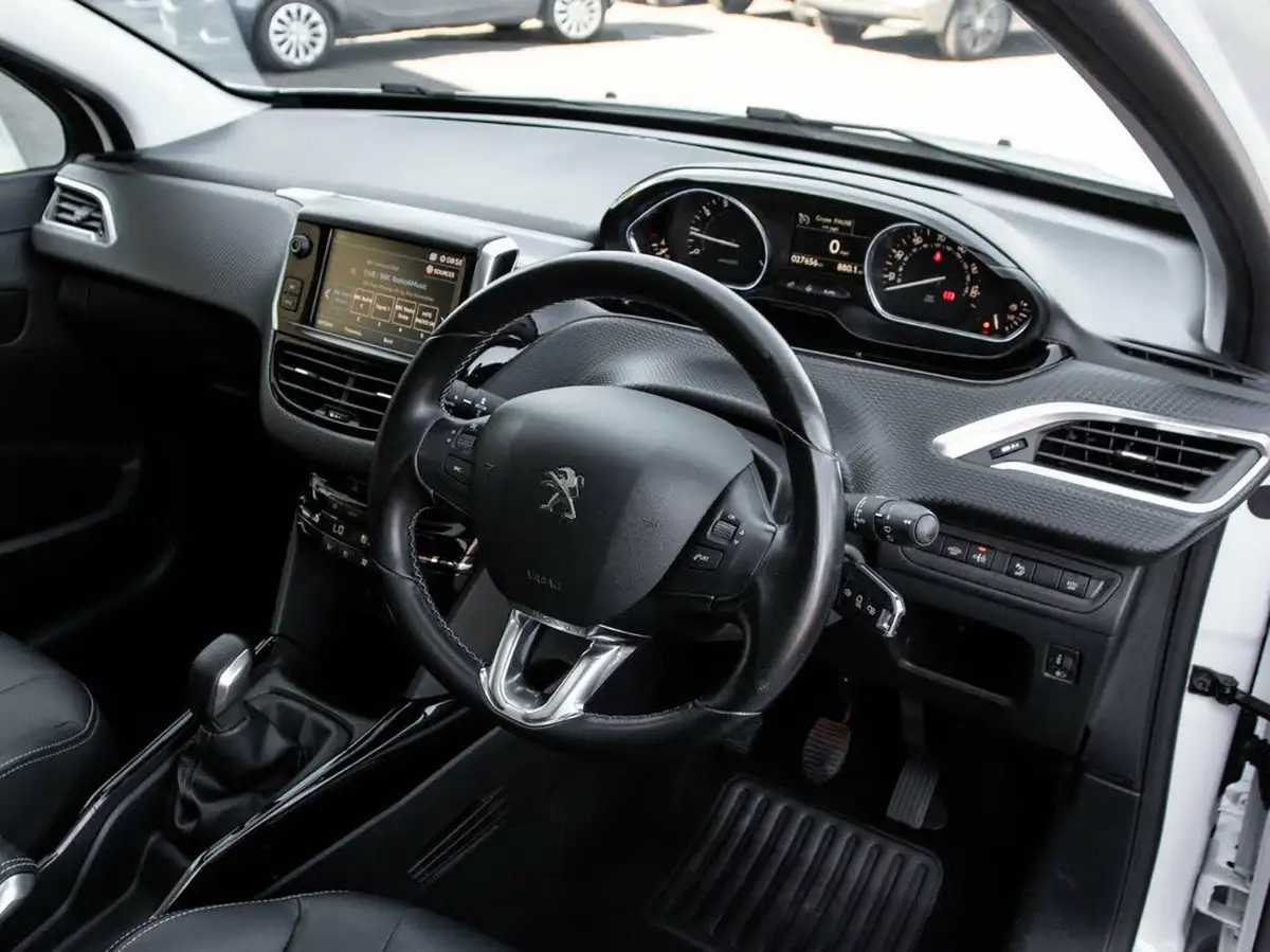 2018-peugeot-2008-suv-12-puretech-allure-premium-ss-big-3
