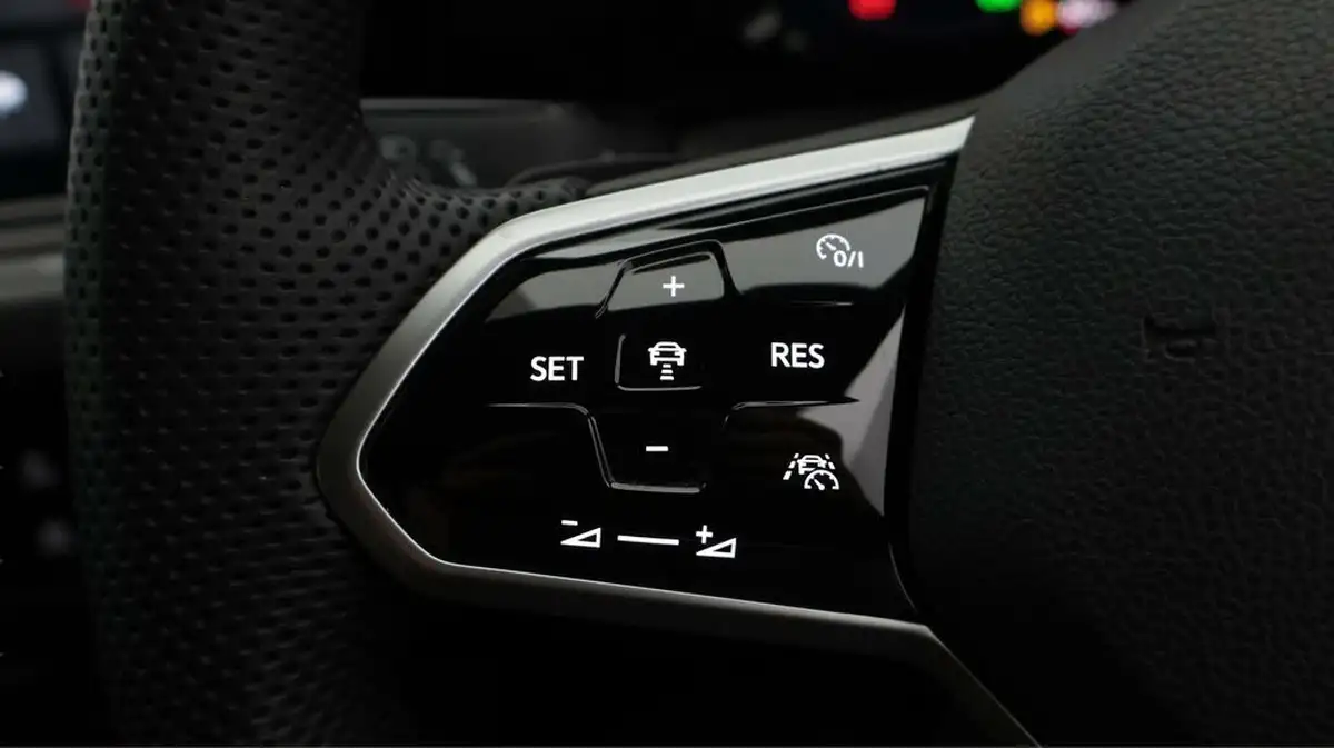 2022-volkswagen-golf-20tdi-gtd-big-25