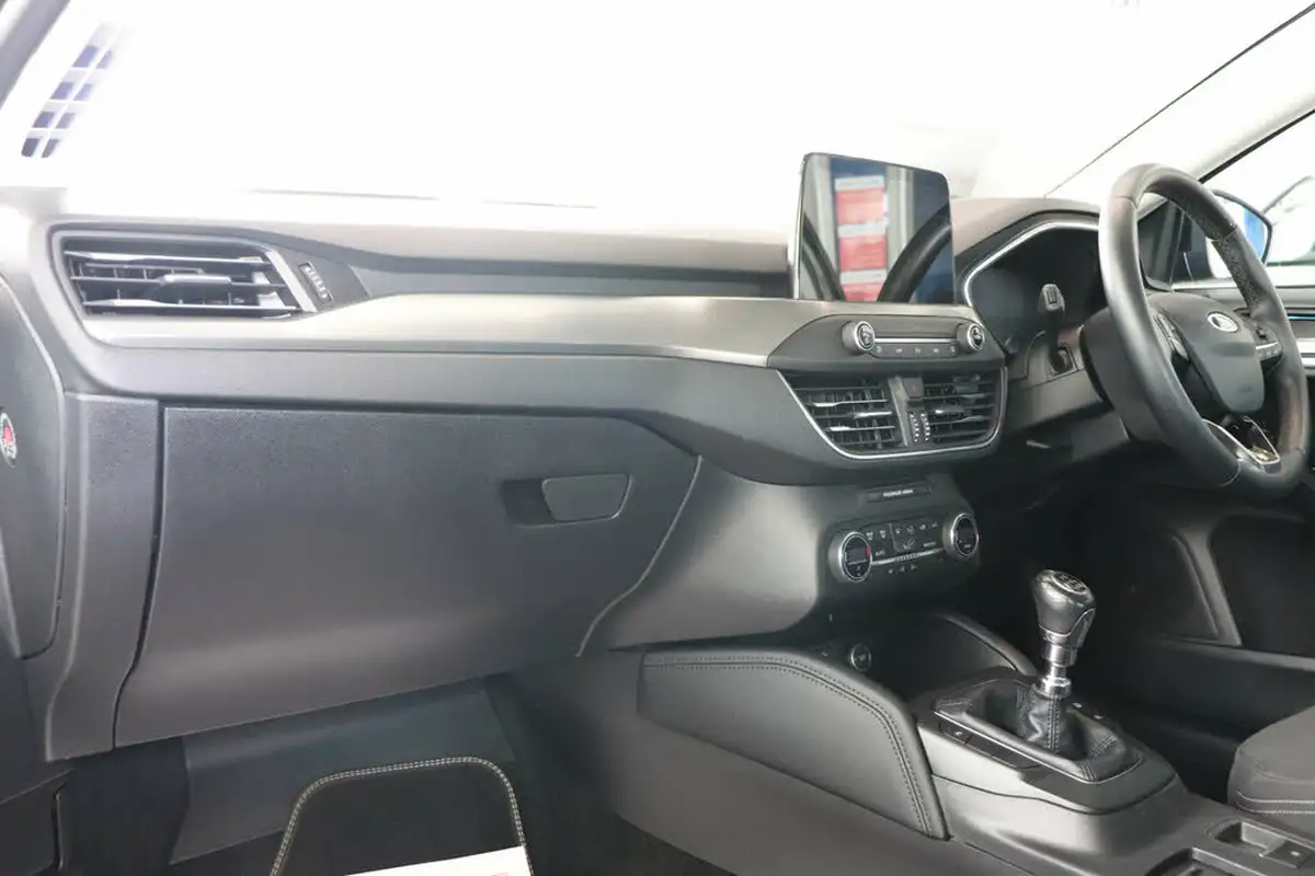 2019-ford-focus-10t-titanium-ss-hatchback-big-3