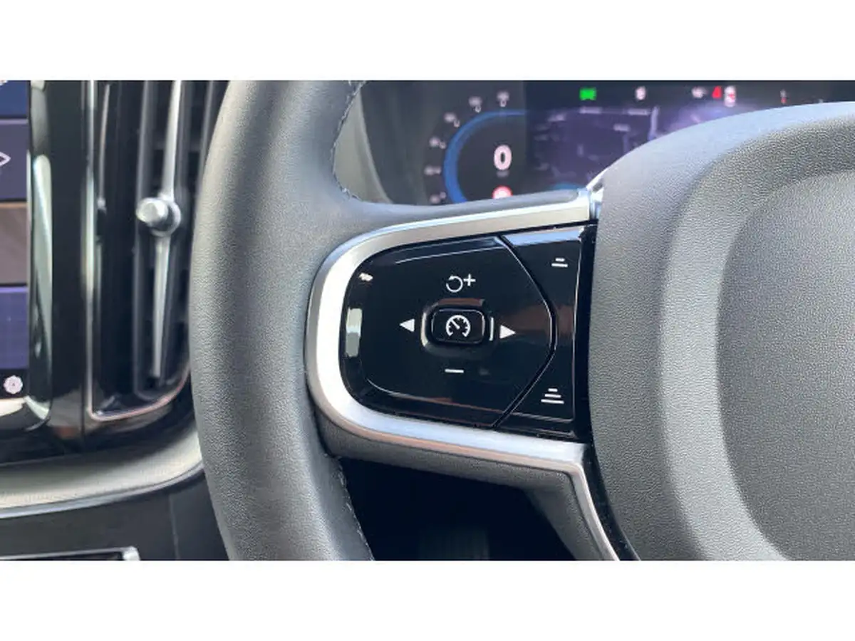 2024-volvo-xc60-20td-b4-plus-big-17