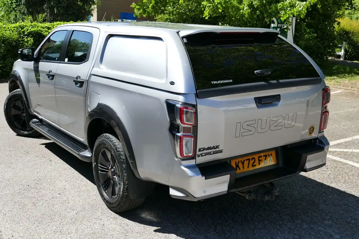 2022-isuzu-d-max-19td-v-cross-pick-up-big-11