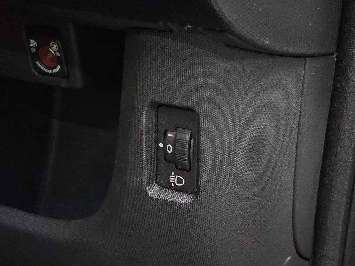 2013-toyota-aygo-10-aygo-fire-5d-big-67
