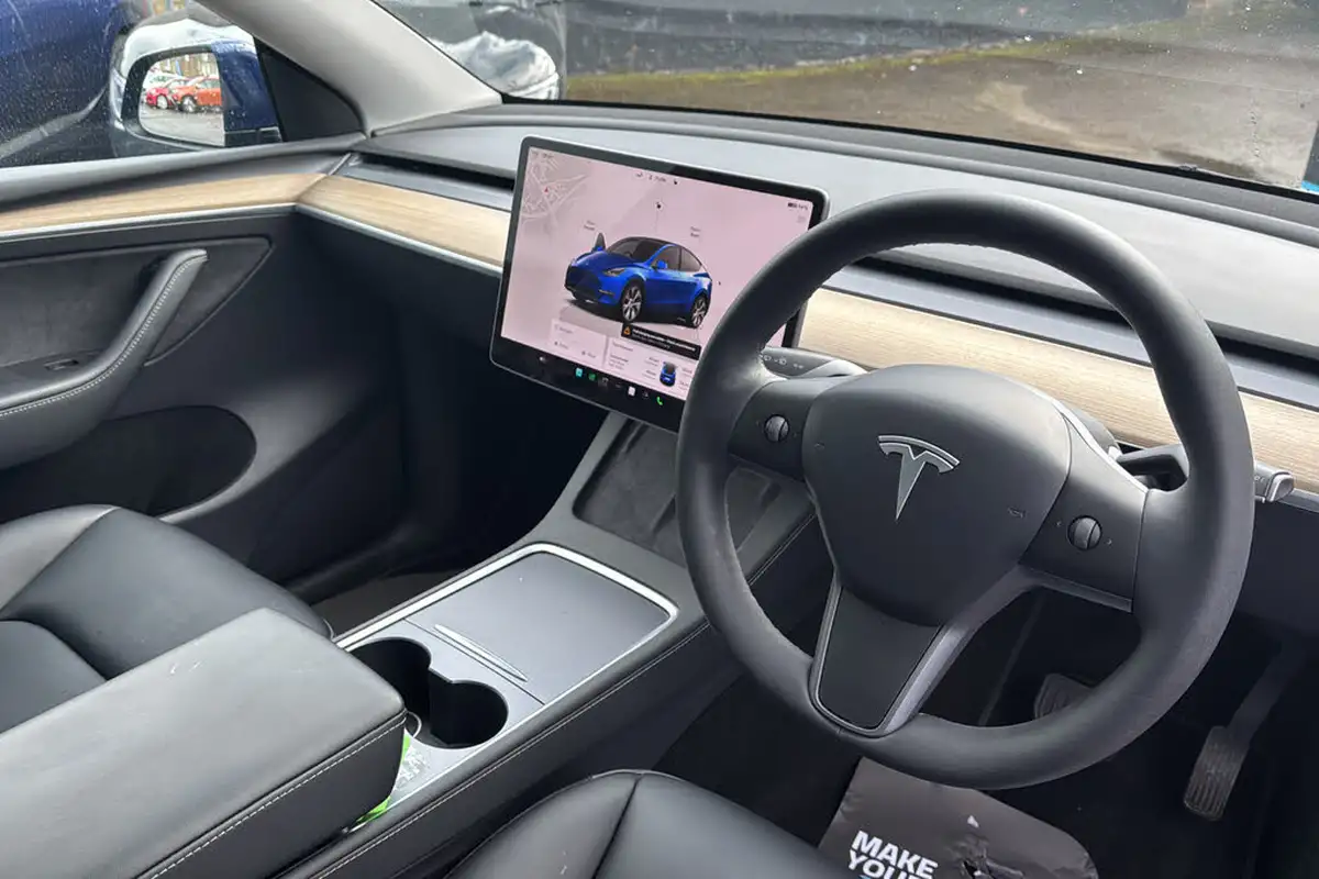 2022-tesla-model-y-e-long-range-big-9