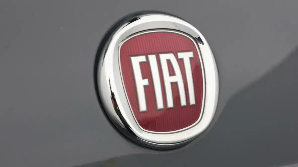 2022-fiat-500-10-dolcevita-big-19