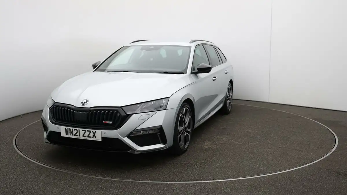 2021-skoda-octavia-20tdi-vrs-estate-big-38