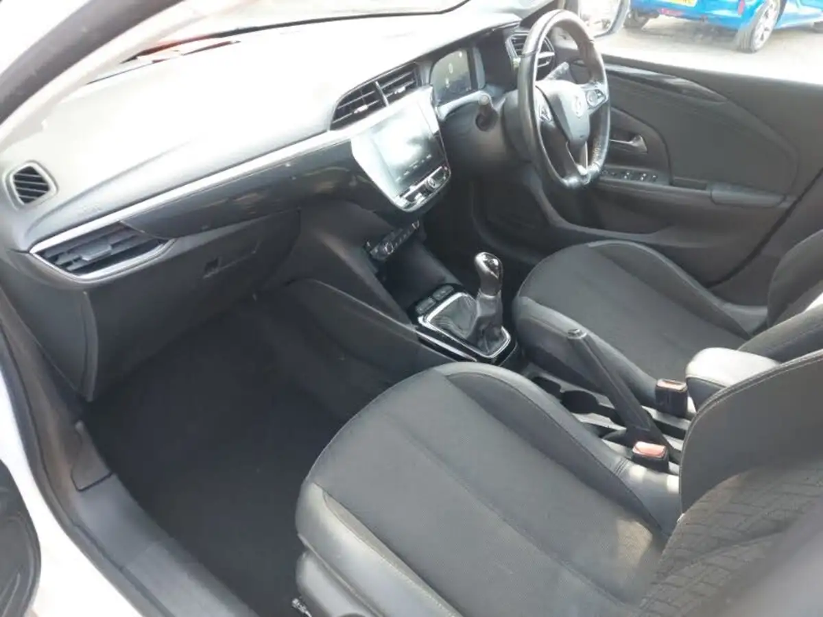 2021-vauxhall-corsa-12i-elite-nav-big-4