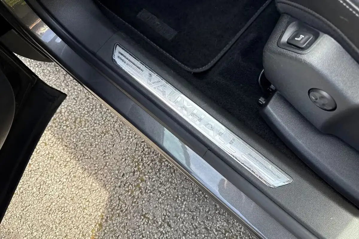 2019-vauxhall-grandland-x-15td-sport-nav-big-32