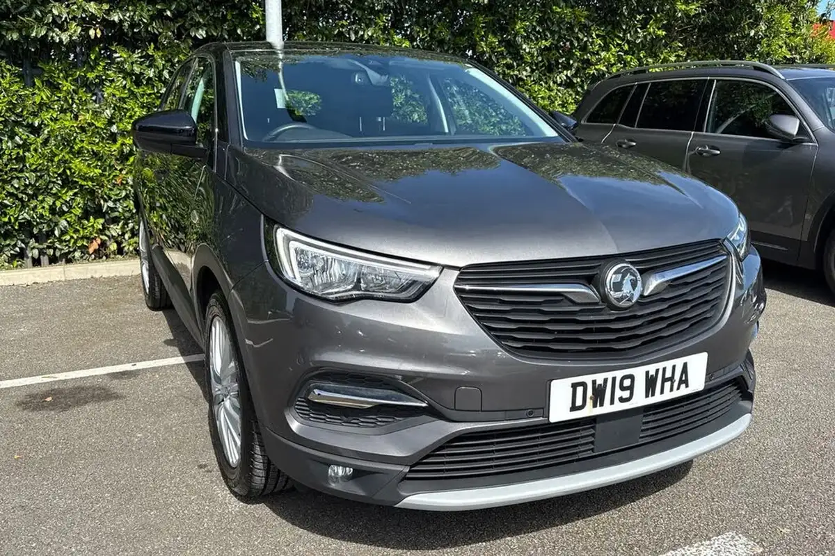 2019-vauxhall-grandland-x-15td-sport-nav-big-8