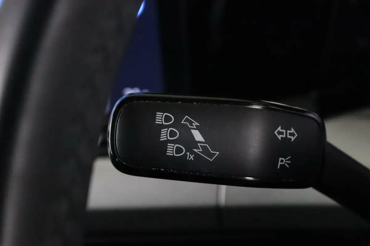 2023-volkswagen-golf-15-tsi-life-130ps-hatchback-big-22