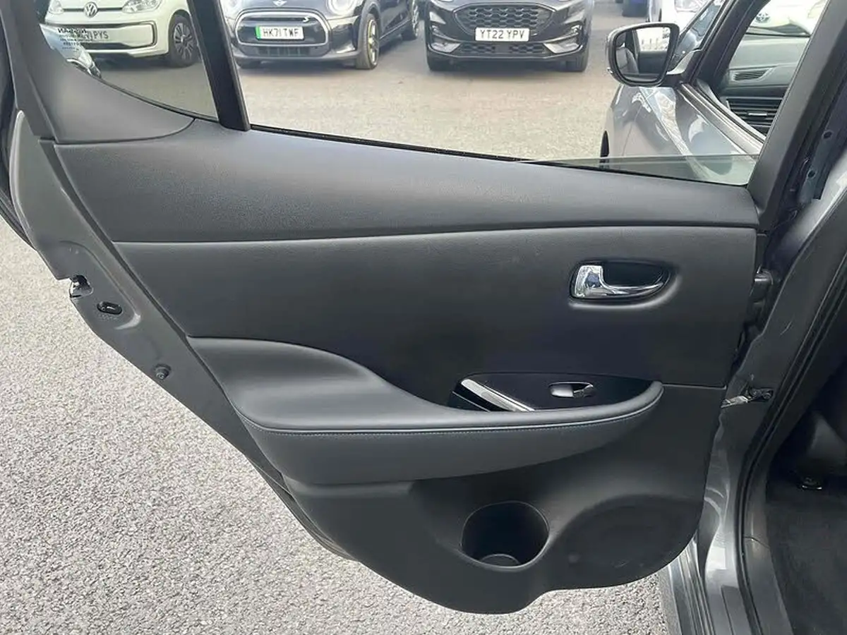2020-nissan-leaf-e-n-connecta-big-30