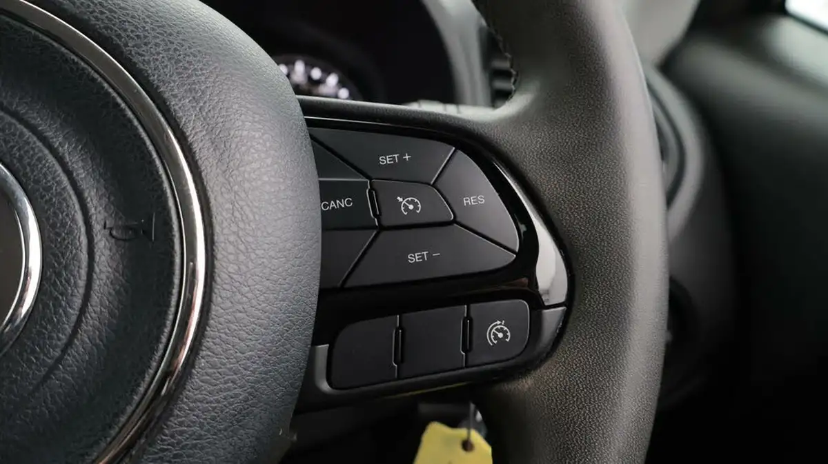 2021-jeep-renegade-10-gse-night-eagle-big-25