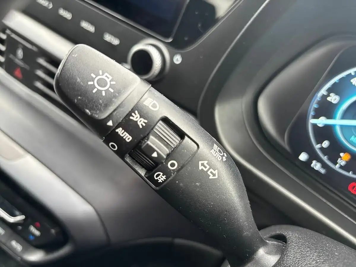 2022-hyundai-bayon-10-t-gdi-premium-100ps-dct-big-42